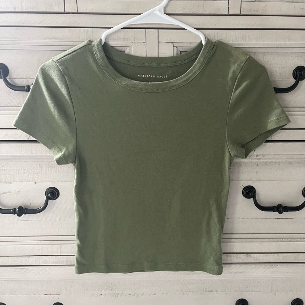 American Eagle Outfitters Olive Short Sleeve Tee